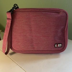 NWOT Be Unique Be Myself‎ Electronic Organizer/Travel Gadget Bag
